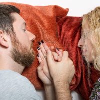 手をつなぐだけで浮気になるの!?